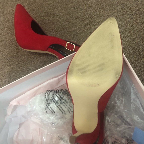Red Pump, Gabrielle. Like new. Size 9. - Picture 3 of 4